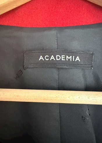40 Beden Academia Kırmızı Yünlü Palto