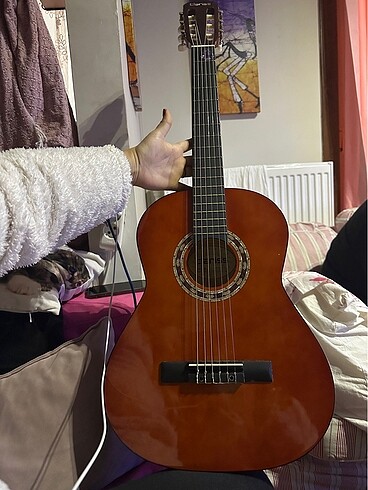 Clariss marka gitar