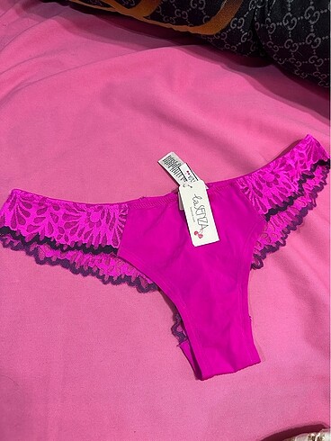 La senza etiketli pembe külot