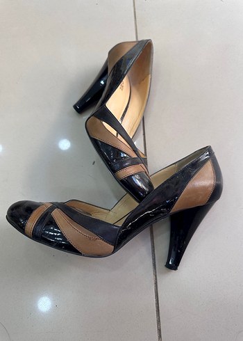Erbil Süel Erbil süel Bej Parlak Yılan Desenli Tokalı Stiletto