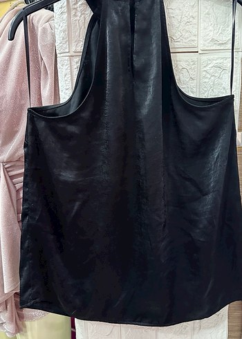 Drapeli Siyah Saten Yüksek Yakalı Kolsuz Bluz - Görsel 5