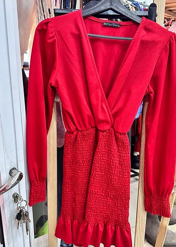 Kırmızı V Yaka Drapeli Mini Triko Elbise - Görsel 3