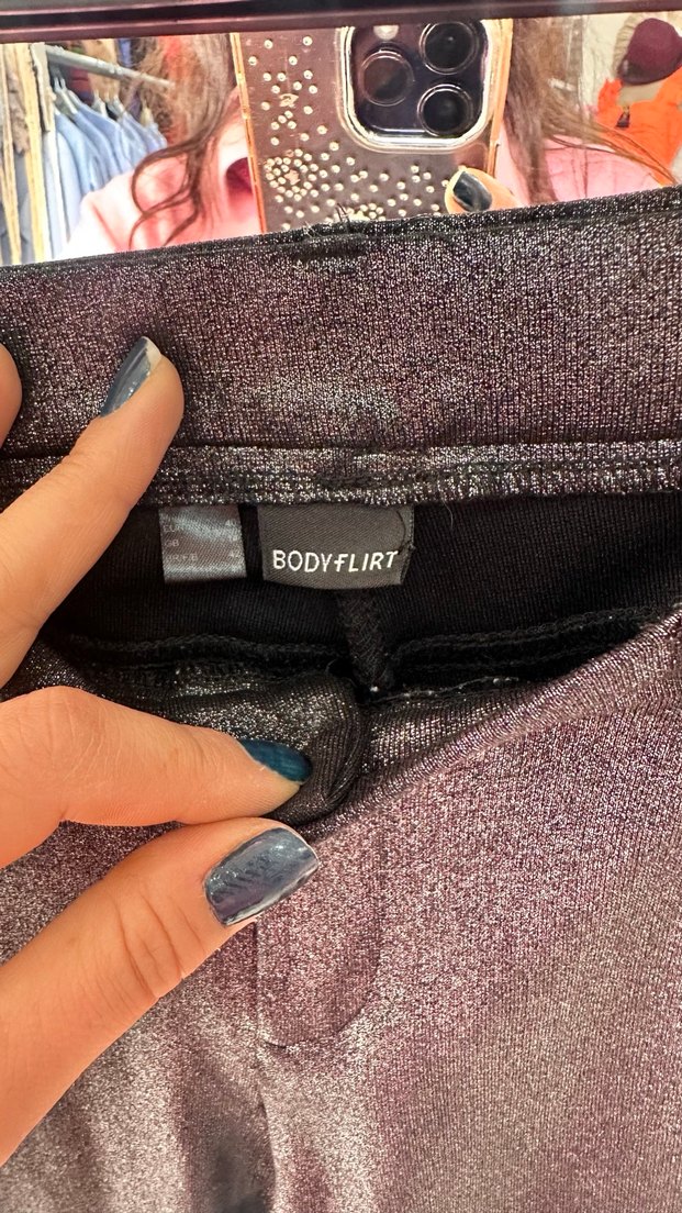 Bodyflirt marka 40 beden Siyah Parlak pantolon likralı - Görsel 3