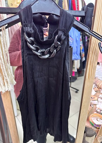 Trendyol Zincir Detaylı saten ipeksi Siyah Kadın Bluz - Görsel 2