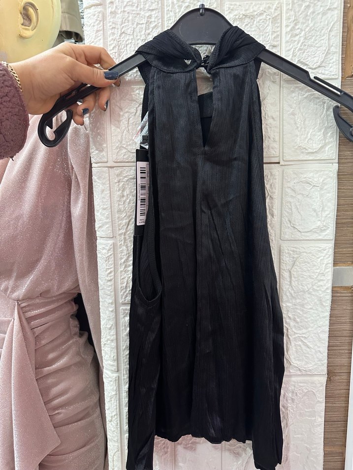 Trendyol Zincir Detaylı saten ipeksi Siyah Kadın Bluz - Görsel 4