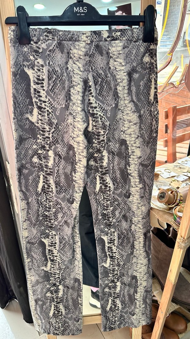 Bershka Gri Yılan Desenli Kadın Kumaş Pantolon - Görsel 3