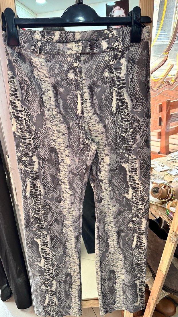 Bershka Gri Yılan Desenli Kadın Kumaş Pantolon - Görsel 2
