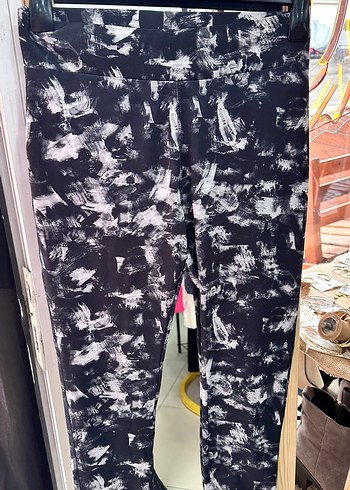 Siyah Baskılı Midi Spor Tayt - Görsel 2