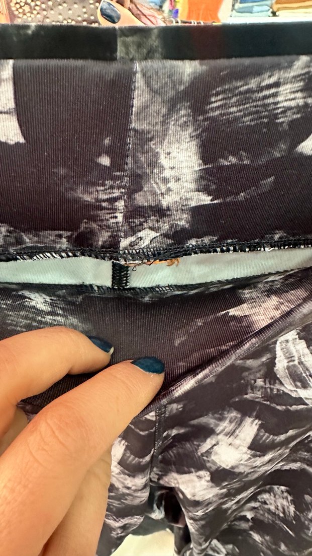 Siyah Baskılı Midi Spor Tayt - Görsel 4