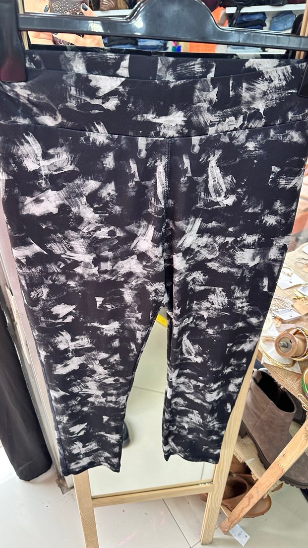 Siyah Baskılı Midi Spor Tayt - Görsel 3