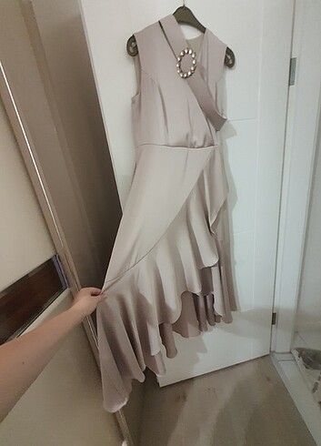 Bej saten abiye elbise - Görsel 2