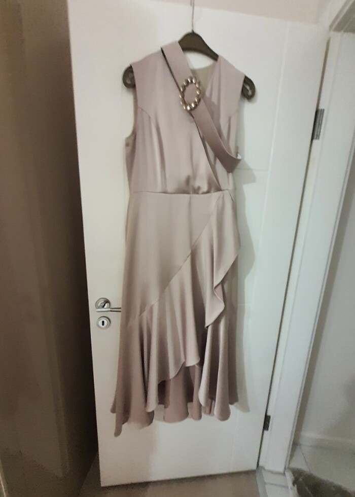 Bej saten abiye elbise - Görsel 4