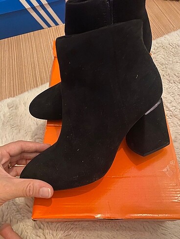 37 Beden Bershka topuklu bot