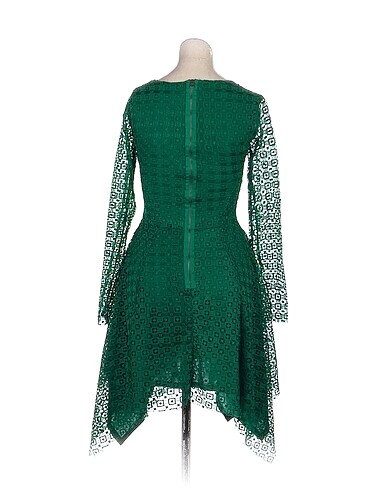 34 Beden PreLoved Kısa Elbise %70 İndirimli.