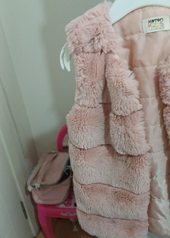 Kız Çocuk Pembe Kürklü Kolsuz Yelek 5.6 yas - Görsel 4