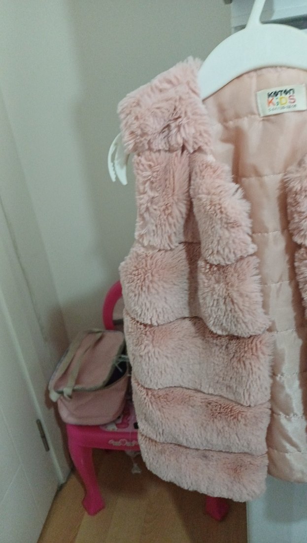 Kız Çocuk Pembe Kürklü Kolsuz Yelek 5.6 yas - Görsel 4