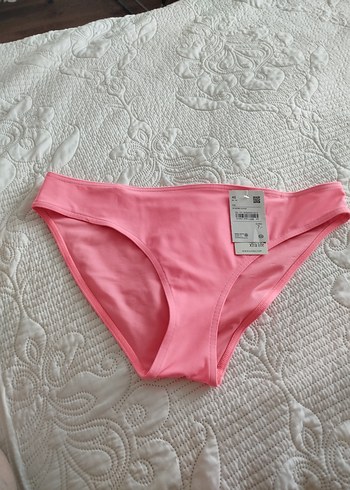 Etiketli kilot bikini altı