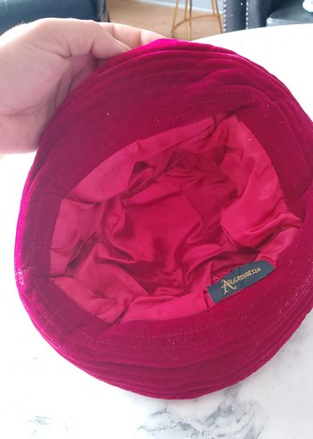 Kırmızı Kadife Kadın Şapka - Görsel 2