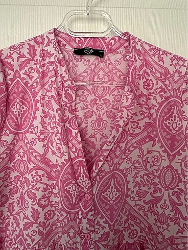 Pembe elbise