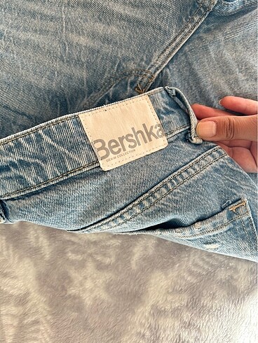 Bershka yirtik jean