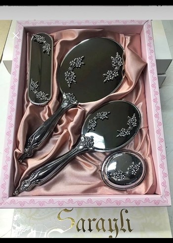 Saraylı Pembe İşlemeli Metal Makyaj Seti