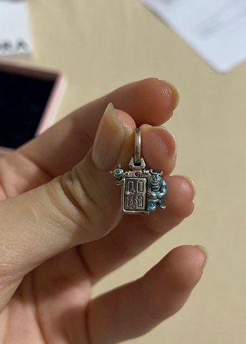 Pandora Mavi Tasli Gumus Kapi Charm