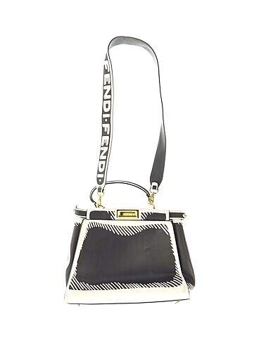 Fendi Fendi Kol Çantası %70 İndirimli.