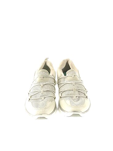 38 Beden Skechers Spor Ayakkabı %70 İndirimli.