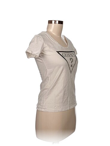 Guess Guess T-shirt %70 İndirimli.