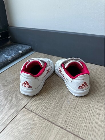 22 Beden Adidas kız bebek ayakkabısı