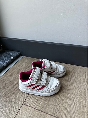 22 Beden beyaz Renk Adidas kız bebek ayakkabısı