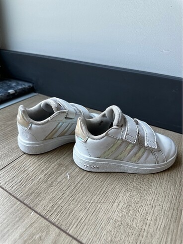 23 Beden beyaz Renk Adidas kız bebek ayakkabı