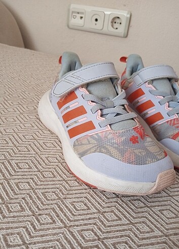 28 Beden Orjinal adidas çocuk ayakkabisi