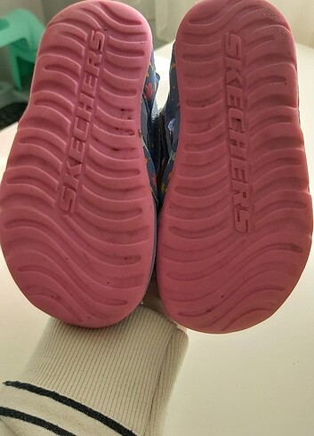 25 Beden Skechers kiz cocuk sandalet