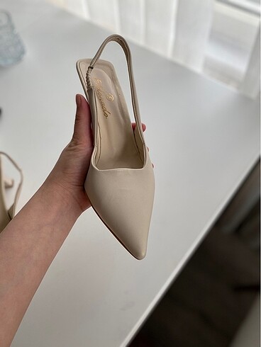38 Beden Stiletto
