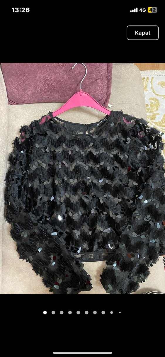 Siyah İşlemeli pullu bluz - Görsel 2