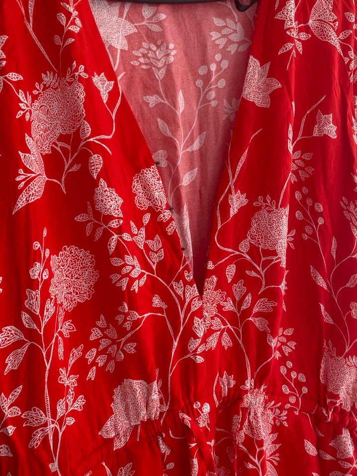 Kırmızı tulum - Görsel 2