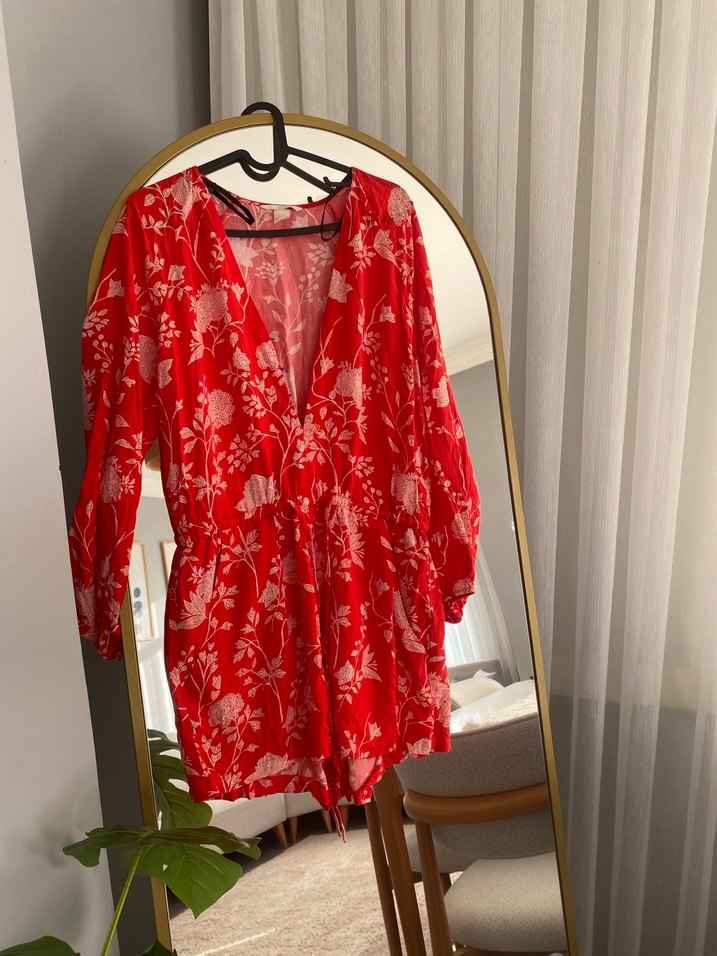 Kırmızı tulum - Görsel 3