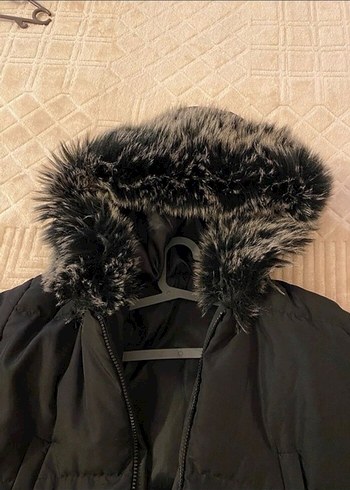 Kürk Detaylı Siyah Kadın Uzun Kışlık Mont - Görsel 3