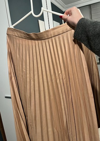l Beden ten rengi Renk Zara Bej Pilili Midi Etek