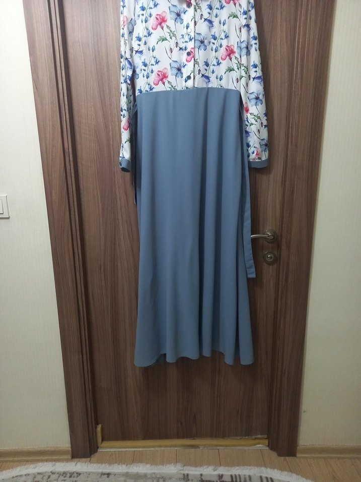 Çiçek Desenli Gri Uzun Kollu Elbise - Görsel 2