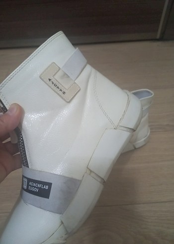 Beyaz Kadın Sokak Stili Topuklu Bot - Görsel 2