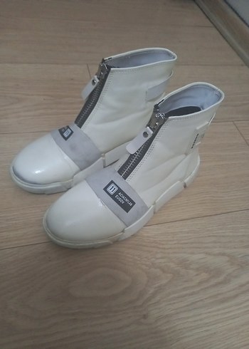 Beyaz Kadın Sokak Stili Topuklu Bot - Görsel 4