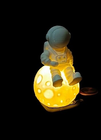Astronot gece lambasi