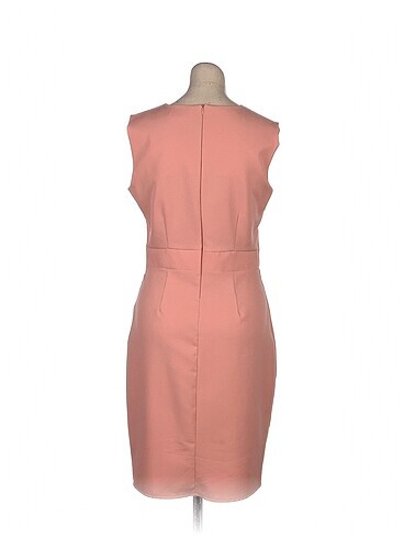 40 Beden PreLoved Kısa Elbise %70 İndirimli.