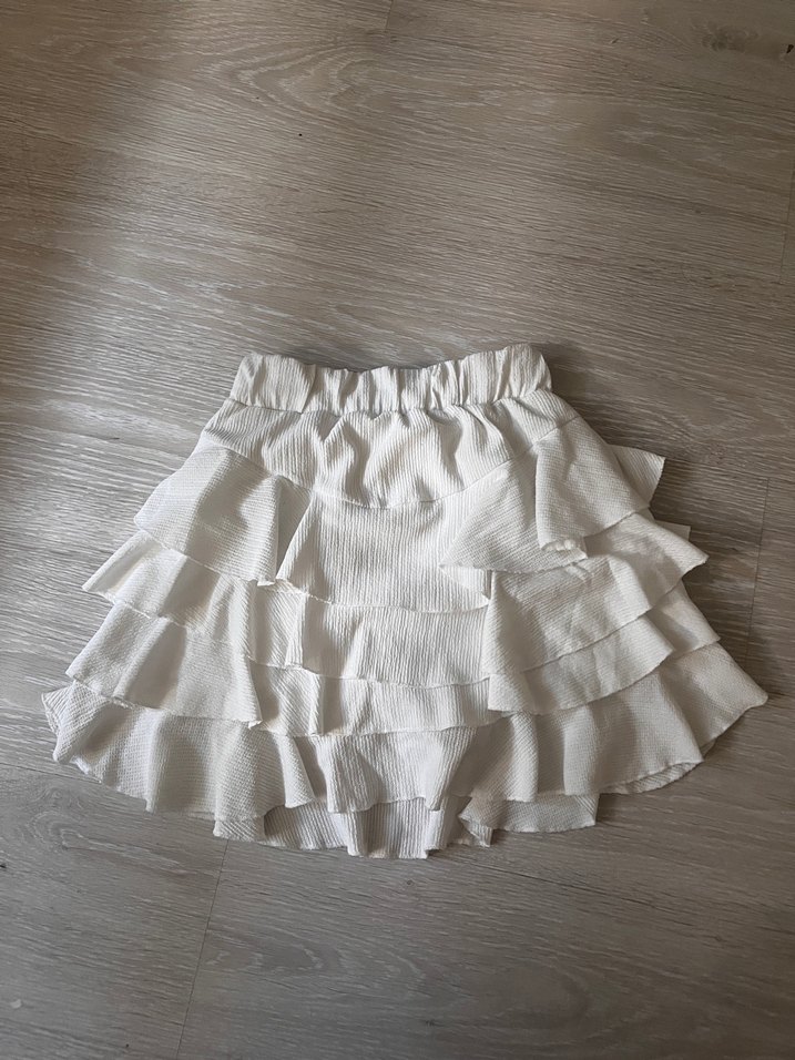 Beyaz Fırfırlı Etek - Görsel 2