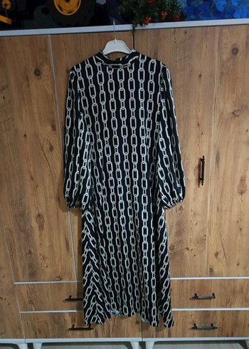 Zincir Detaylı Siyah Uzun Elbise - Görsel 7