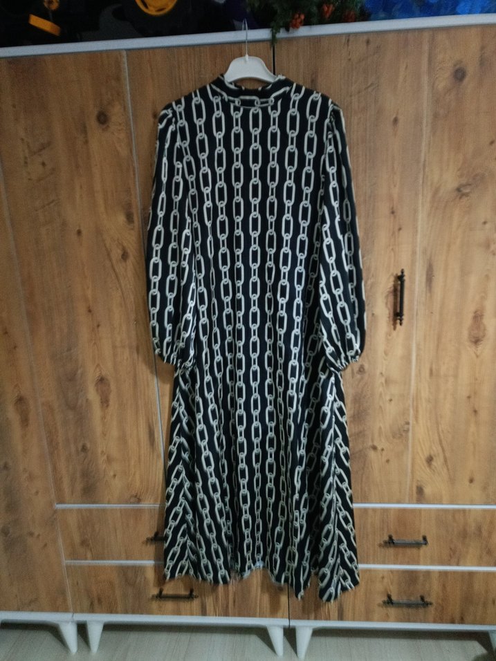 Zincir Detaylı Siyah Uzun Elbise - Görsel 2