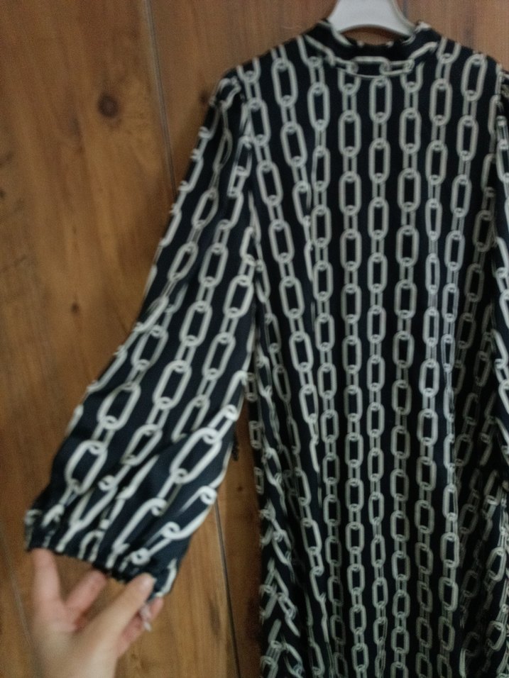 Zincir Detaylı Siyah Uzun Elbise - Görsel 3