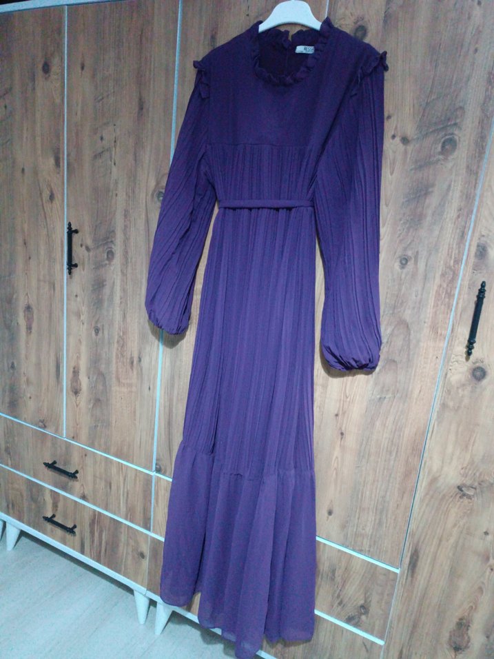 Piliseli Uzun Mor Kadın Elbise - Görsel 4